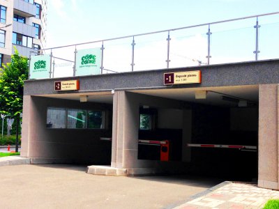 Многоуровневый подземный паркинг в жилом доме